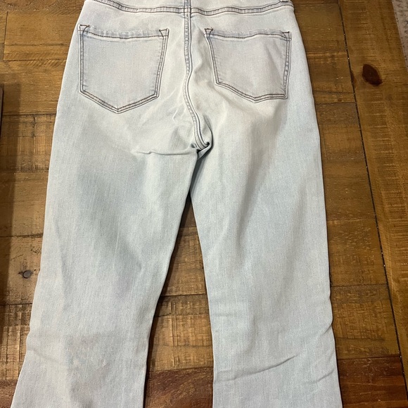 ✨NWT, Fashion Nova Flare Jeans - Picture 4 of 6